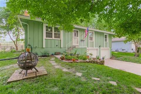 2208 SE Austin Street, Oak Grove, MO 64075