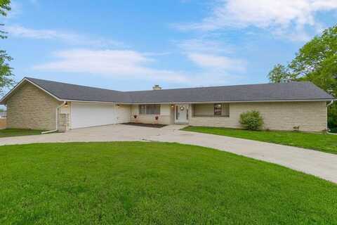 639 S Commercial Avenue, Smithville, MO 64089