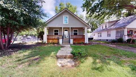 503 E Locust Street, Nevada, MO 64772