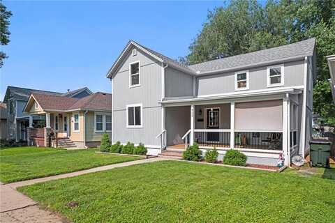 915 4th Avenue, Leavenworth, KS 66048