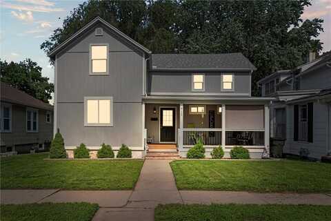915 4th Avenue, Leavenworth, KS 66048