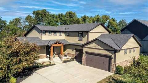 8467 Valley Spring Drive, De Soto, KS 66018