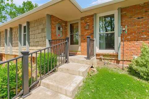 376 NW North Shore Drive, Lake Waukomis, MO 64151