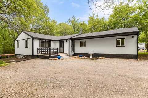 46 Silver Lane, Linn Valley, KS 66040
