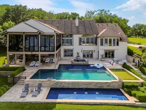 206 Southshore Drive, Lake Winnebago, MO 64034