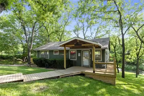 321 W Sugarlake Drive, Mound City, KS 66056