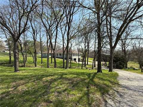 4248 Country Squire Road, Oak Grove, MO 64075