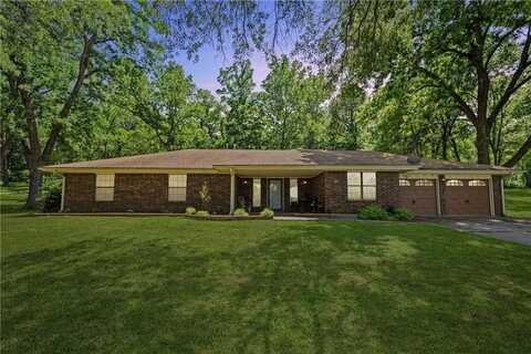 302 Southern Hills Drive, Coffeyville, KS 67337