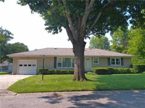1101 Nakomis Drive, Paola, KS 66071