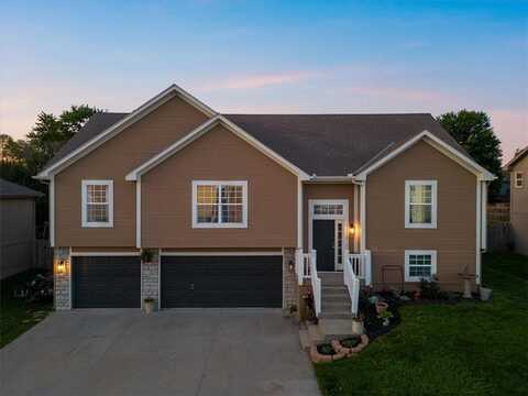 1112 Creekside Court, Raymore, MO 64083