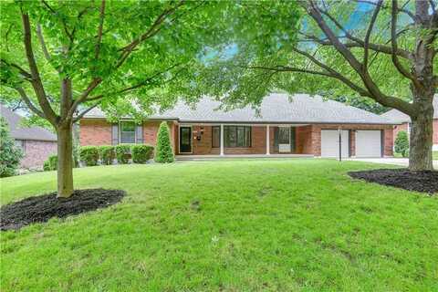 208 Oxford Lane, Lees Summit, MO 64063
