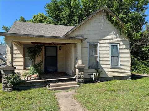 2225 Crawford Avenue, Parsons, KS 67357