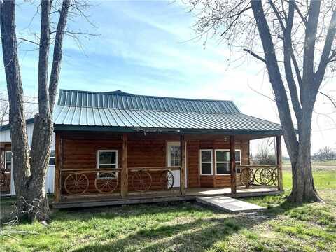1516 E Locust Street, Nevada, MO 64772