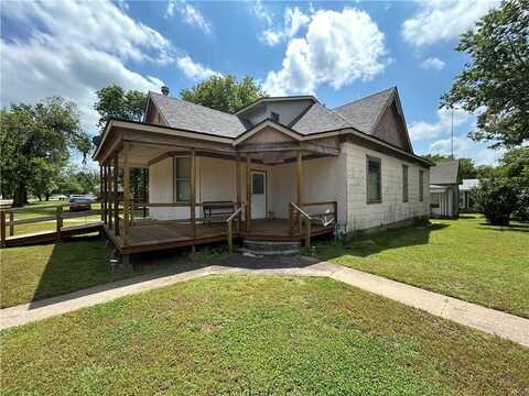 101 W Taylor Street, Caney, KS 67333