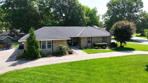 307 SE Westwind Drive, Lees Summit, MO 64063