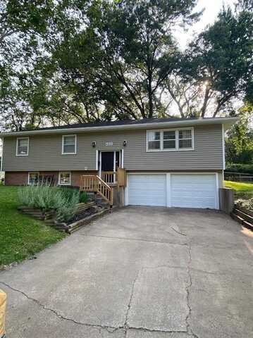 4820 Stearns Lane, Shawnee, KS 66203