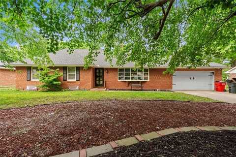 1912 Sleepy Hollow Drive, Lexington, MO 64067