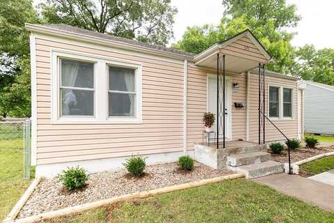 319 E 12TH Street, Ottawa, KS 66067