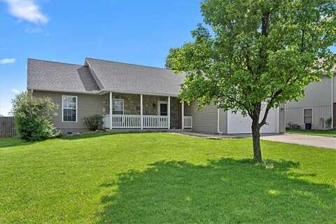 2110 Hidden Valley Drive, Tonganoxie, KS 66086
