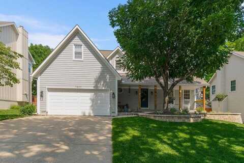 7807 Twilight Lane, Lenexa, KS 66217