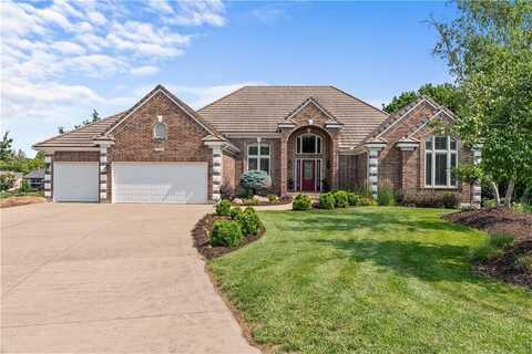 724 NE Seabrook Circle, Lees Summit, MO 64064
