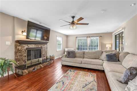 9526 Olmstead Road, Kansas City, MO 64134