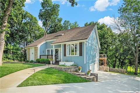 208 NE Landings Circle, Lees Summit, MO 64064