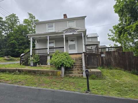 1111 MAPLE ST, STAUNTON, VA 24401
