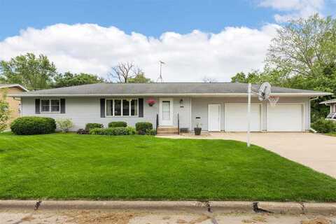 300 Southhaven Dr, Monticello, IA 52310