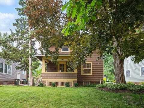 525 Oakland Ave, IowaCity, IA 52240