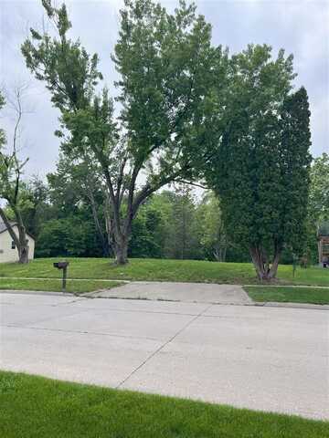 1445 Valley View Dr, Coralville, IA 52241