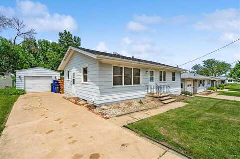 32 29th Ave SW, CedarRapids, IA 52404