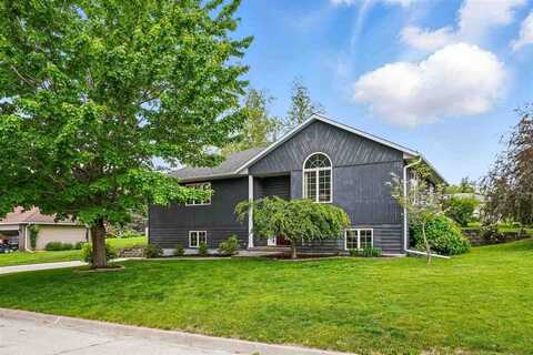 913 10th Street, Kalona, IA 52247