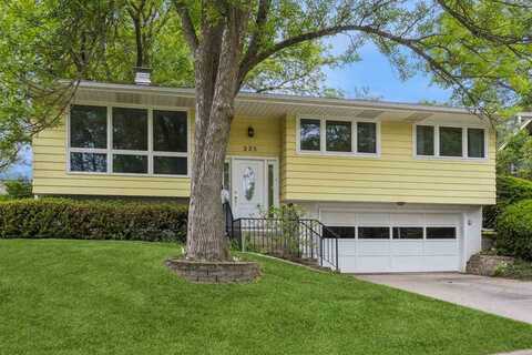 225 Linden Ct, IowaCity, IA 52245