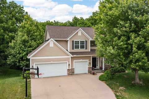 2106 Glen Oaks Knl, Coralville, IA 52241
