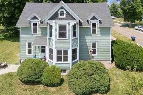 1802 9th Ave, BellePlaine, IA 52208