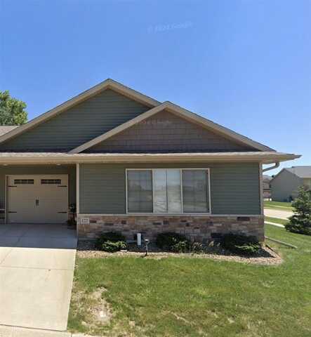 122 Wild Rose Ln, Solon, IA 52333