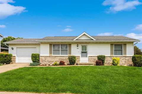 40 Elm Ridge Drive, NorthLiberty, IA 52317