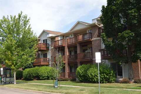 454 West Side Dr, IowaCity, IA 52246