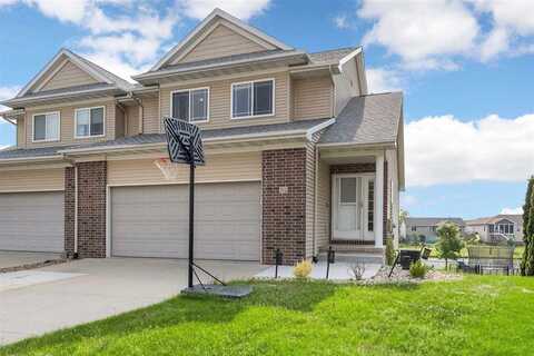 32 S Park Ridge Rd, NorthLiberty, IA 52317
