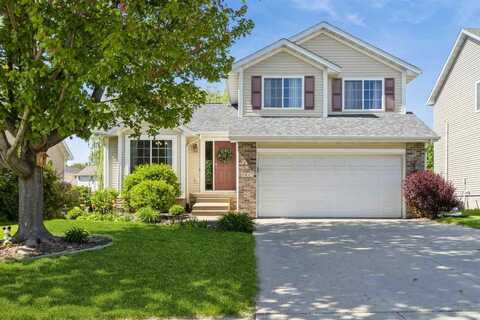 1417 Woolridge Dr, Coralville, IA 52241