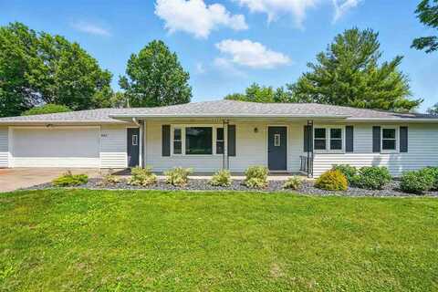 906 7th St, Kalona, IA 52247