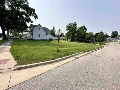 905 Mulberry St, Tipton, IA 52772