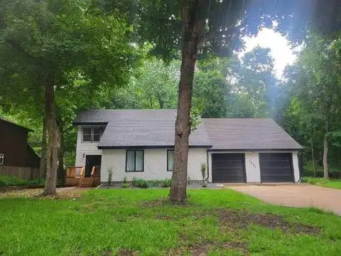 1604 Nichols Avenue, Okoboji, IA 51355