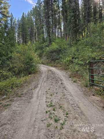 17 Thunder Rd, Garden Valley, ID 83622