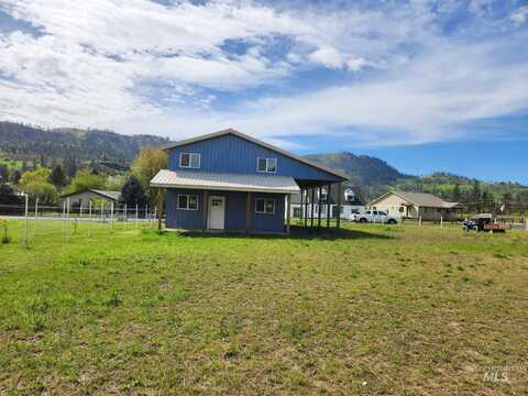 135 N Hill St, Kamiah, ID 83536