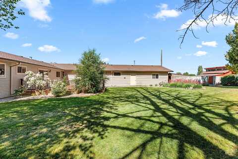23886 Farmway Rd, Caldwell, ID 83607