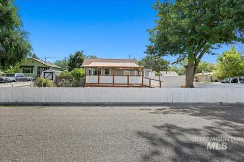 224 S Fern St, Nampa, ID 83686