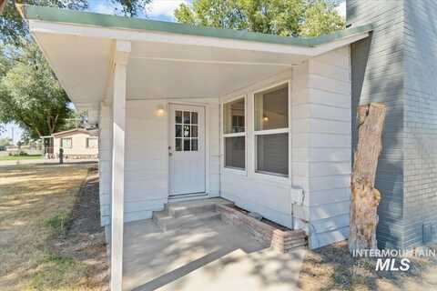 956 SE Hamilton Rd, Mountain Home, ID 83647