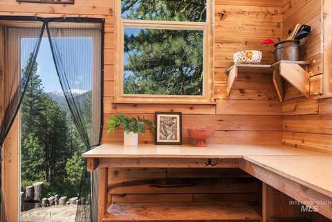 464 Collier View Road, Cascade, ID 83611